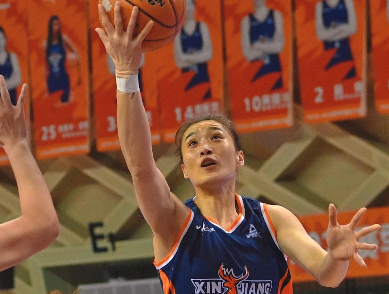 中国官网-轰22+7！中国女篮32岁1米85悍将崛起：宫帅该带李梦最佳替身？
